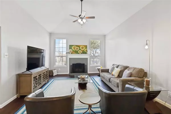 425 Kelley Court, Fort Worth, TX 76120