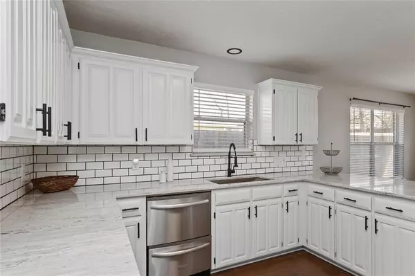 Fort Worth, TX 76120,425 Kelley Court