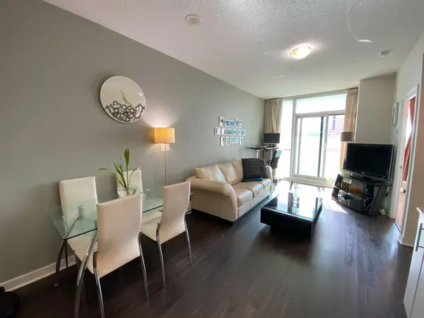 Toronto C01, ON M5J 2Z3,33 Bay ST #511