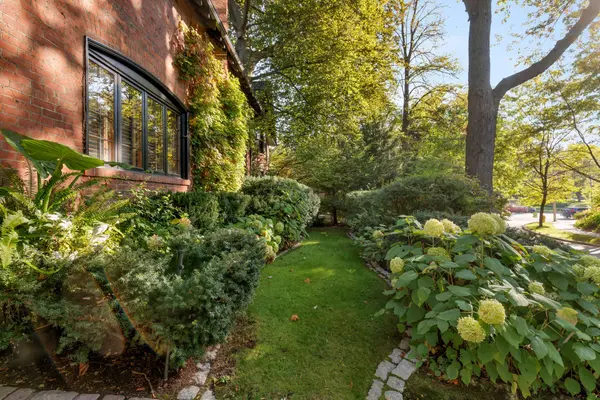 Toronto C09, ON M4W 1J9,20 McKenzie AVE