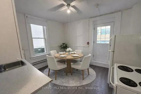 132 Dundas ST E #Upper, Toronto C08, ON M5B 1E2