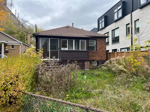 471 Vaughan RD, Toronto C03, ON M6C 2P5