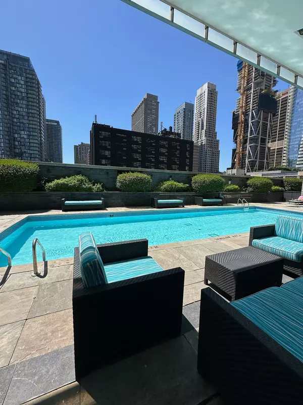 33 Charles ST E #2805, Toronto C08, ON M4Y 0A2