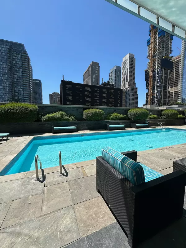 Toronto C08, ON M4Y 0A2,33 Charles ST E #2805