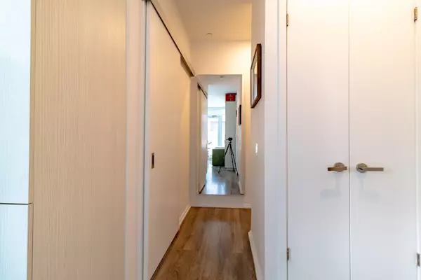 Toronto C01, ON M5B 1M4,197 Yonge ST #1105