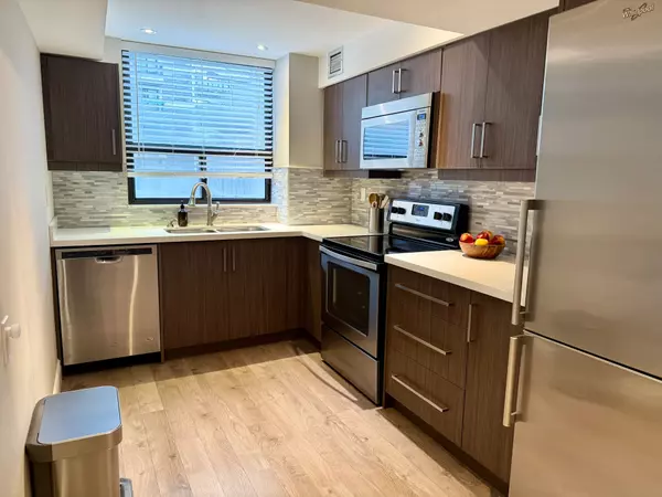 Toronto C01, ON M5T 2W9,53 McCaul ST #649