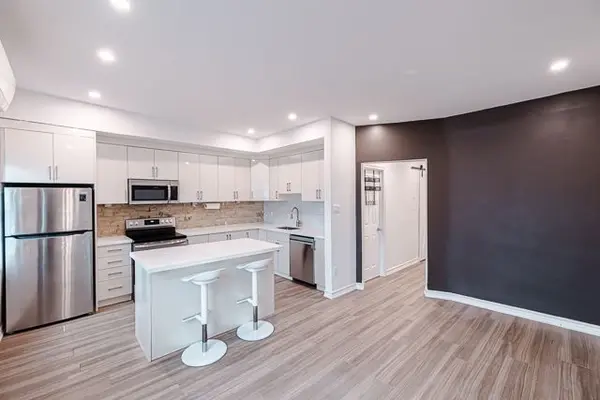 Toronto E01, ON M4M 1K2,989 Queen ST E #3