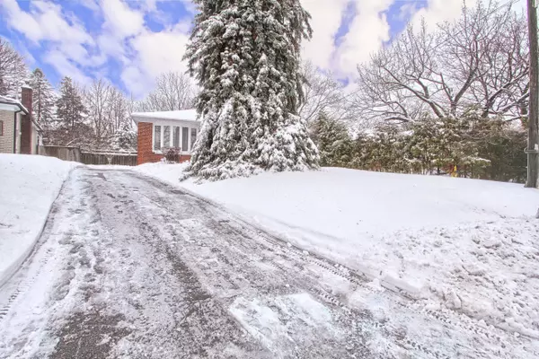 Newmarket, ON L3Y 2K1,72 Monkswood CRES