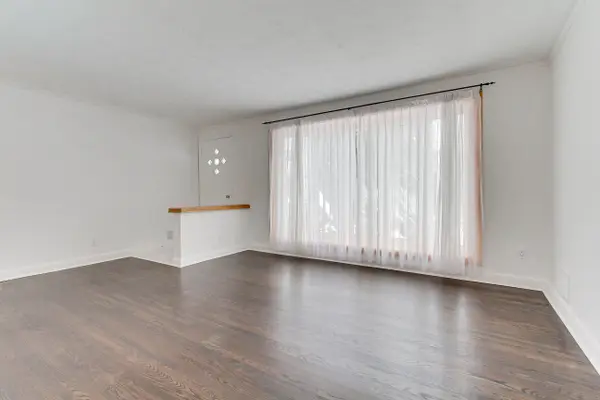 Newmarket, ON L3Y 2K1,72 Monkswood CRES