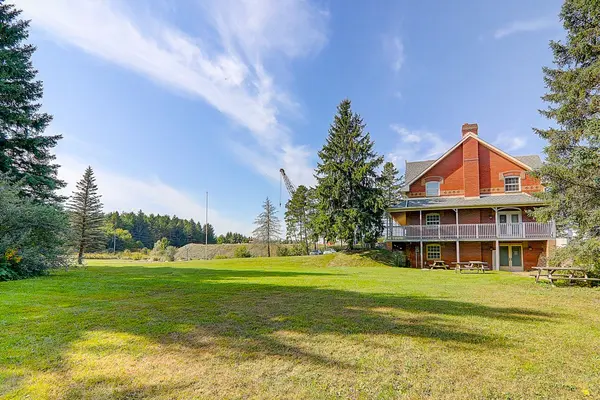 2768 Davis DR, East Gwillimbury, ON L3Y 4W1