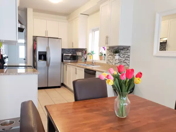 Vaughan, ON L6A 4C4,43 Crimson Forest DR #Upper