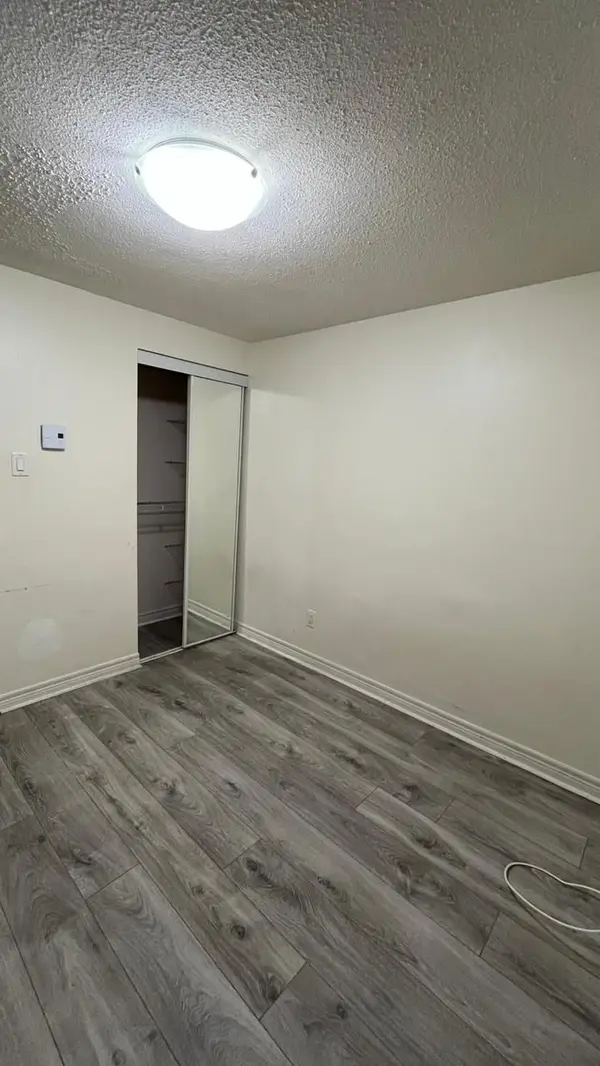 54 Hoskins SQ, Brampton, ON L6S 2N6