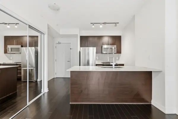 Mississauga, ON L5B 0G3,4011 Brickstone Mews #1604