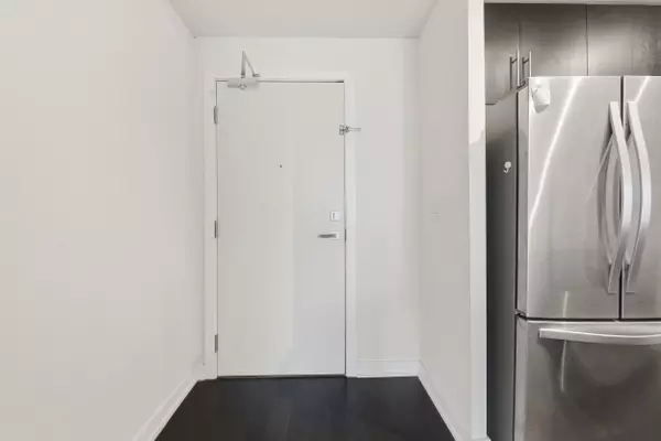 Mississauga, ON L5B 0G3,4011 Brickstone Mews #1604