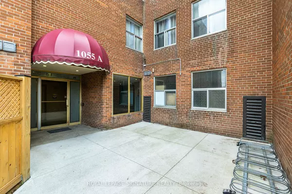 Mississauga, ON L5C 2T8,1055A Forestwood DR #103(upper)