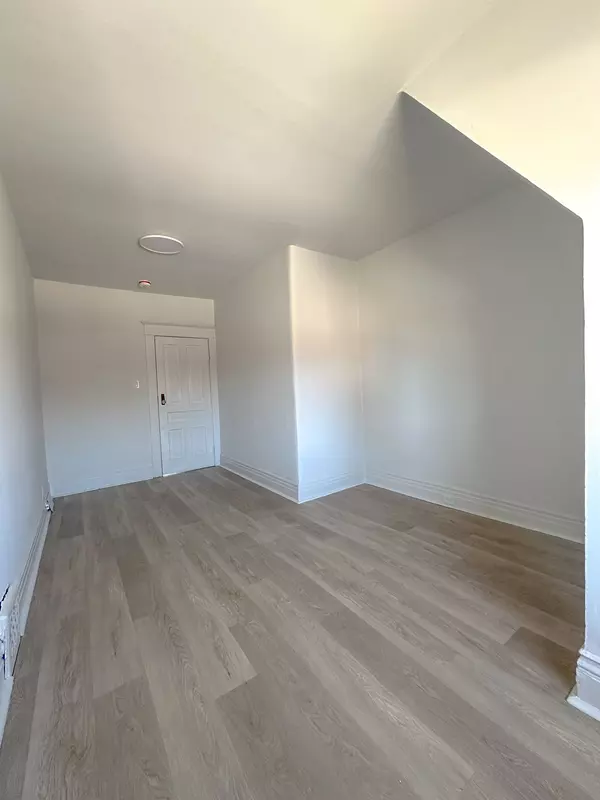 Toronto W03, ON M6H 3V5,118 Greenlaw AVE #Upper