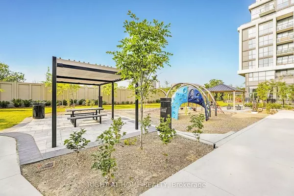 Mississauga, ON L5G 0C5,1063 DOUGLAS MCCURDY Common #213