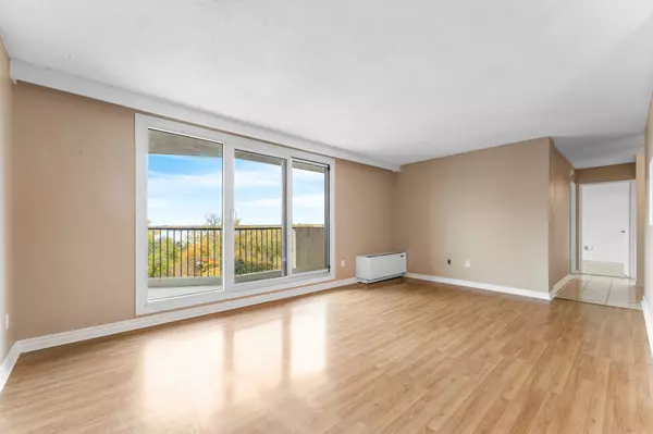 Woodroffe, ON K2B 8G8,1025 Richmond RD #704