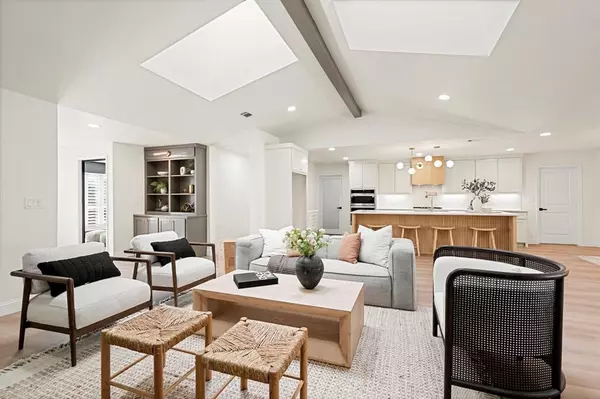 Dallas, TX 75243,9376 Briarhurst Drive