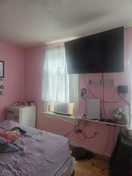 Jersey City, NJ 07305,25 Morton Pl