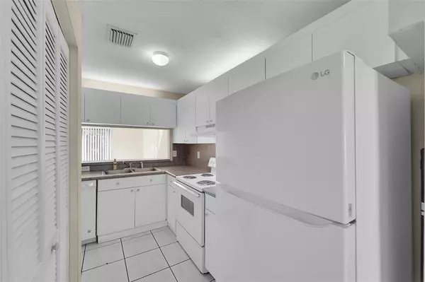 Coral Springs, FL 33065,9088 NW 40th St