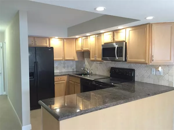 Deerfield Beach, FL 33064,1100 Crystal Lake Dr #110