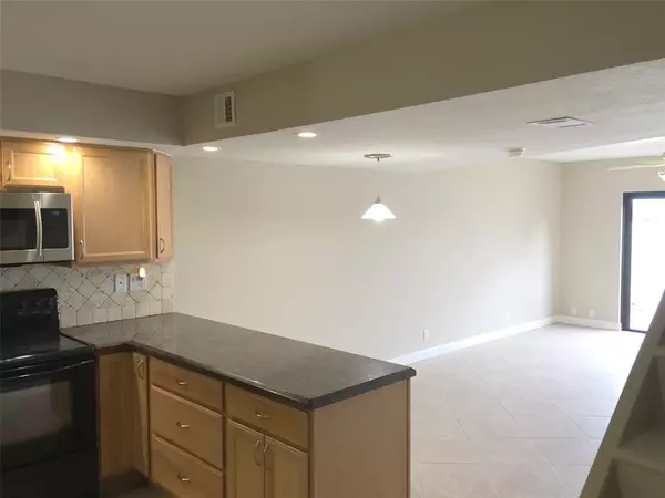 Deerfield Beach, FL 33064,1100 Crystal Lake Dr #110