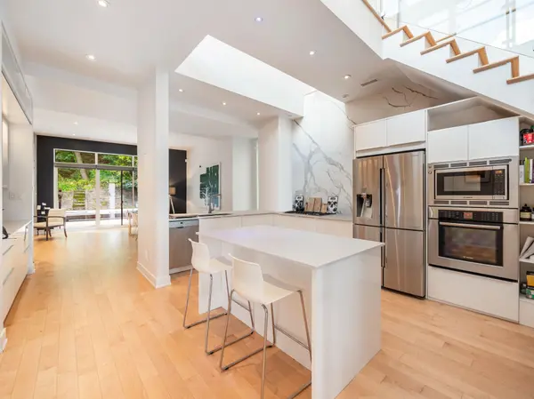 88 South Kingsway WAY, Toronto W01, ON M6S 3T3