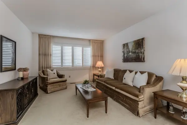 Oakville, ON L6H 4V8,460 Hedgerow LN