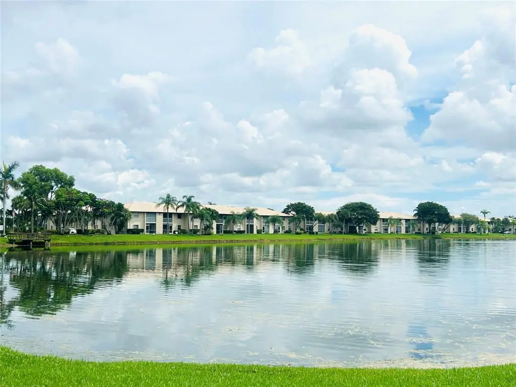 Margate, FL 33063,5550 Lakeside Drive #203