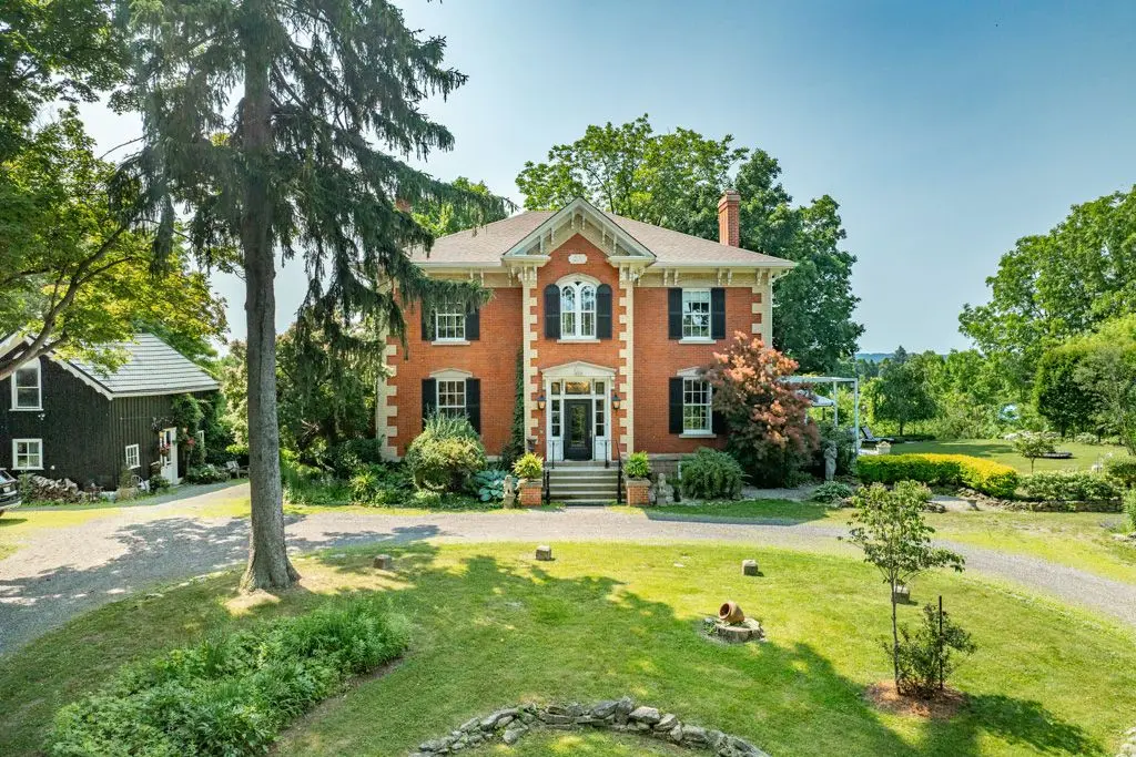 Hamilton, ON L9H 5E1,22 Hauser PL