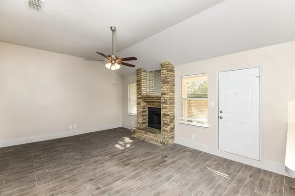 Arlington, TX 76001,914 Pierce Arrow Drive