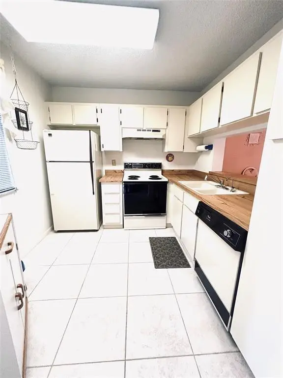 Margate, FL 33063,5550 Lakeside Drive #203