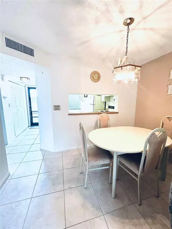 Margate, FL 33063,5550 Lakeside Drive #203