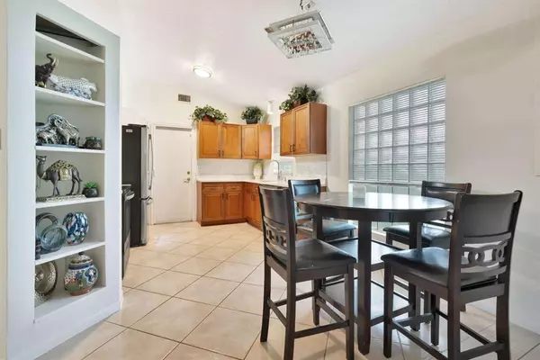 Riviera Beach, FL 33418,1002 Aspri Way