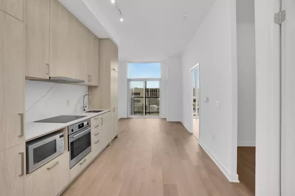 Vaughan, ON L4K 0N5,60 Honeycrisp CRES #217