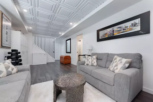 Orillia, ON L3V 5P3,87 Dunlop ST