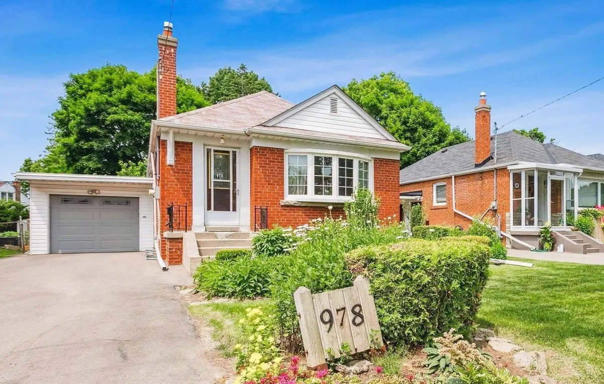 Toronto E04, ON M1R 2G6,978 Pharmacy AVE #Main