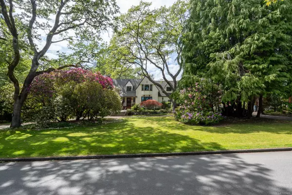 Oak Bay, BC V8R 6E6,3290 Upper Terrace Rd