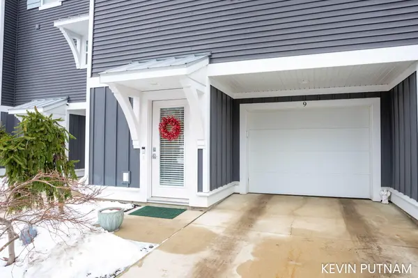 160 Keewatin WAY #Unit D/9, Douglas Vllg, MI 49406