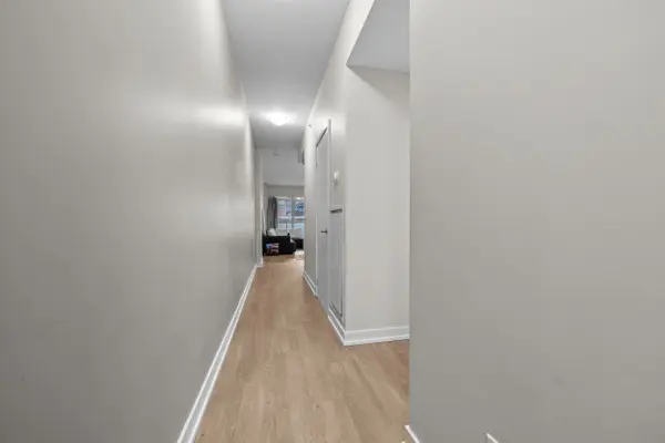 Toronto C01, ON M5T 0A9,210 Simcoe ST #607