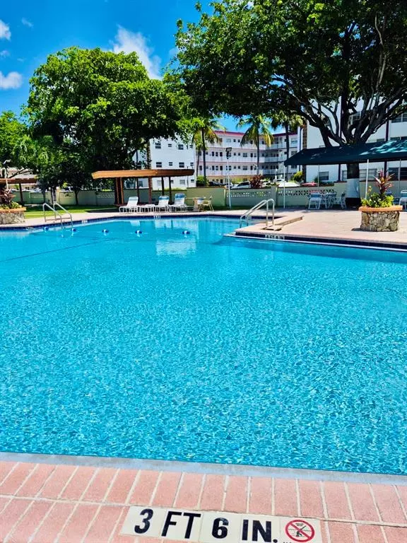 4000 NW 44th Ave #106,  Lauderdale Lakes,  FL 33319