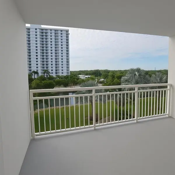 Sunny Isles Beach, FL 33160,400 Kings Point Dr #422