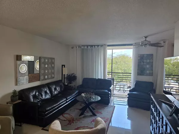 Pembroke Pines, FL 33026,1101 Colony Point Cir #304