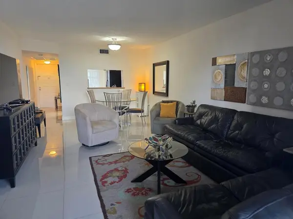 Pembroke Pines, FL 33026,1101 Colony Point Cir #304