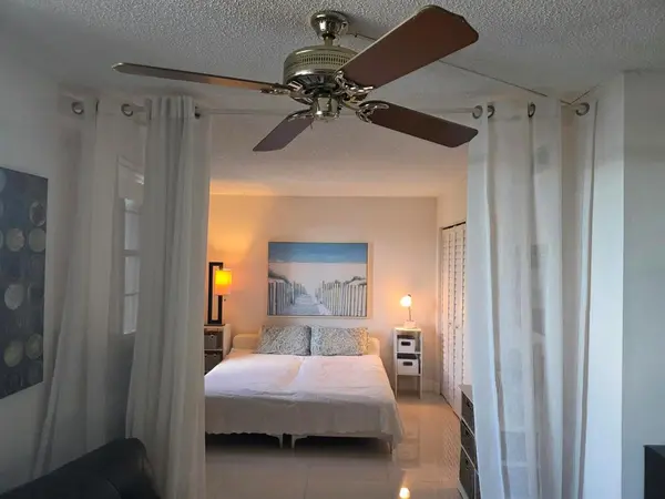 Pembroke Pines, FL 33026,1101 Colony Point Cir #304