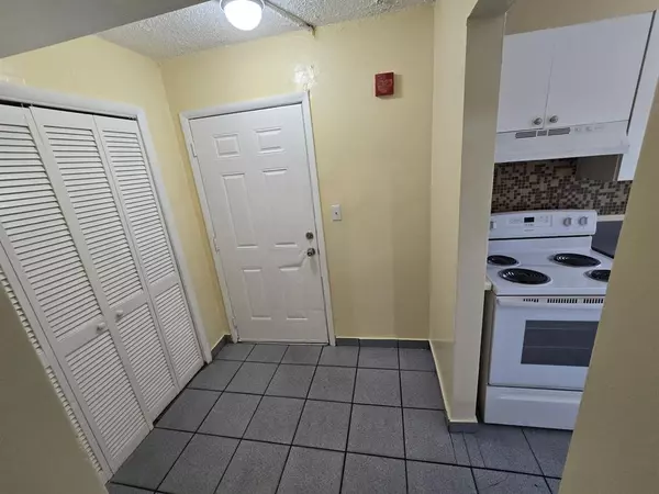 North Miami, FL 33161,13695 NE 3rd CT #P16