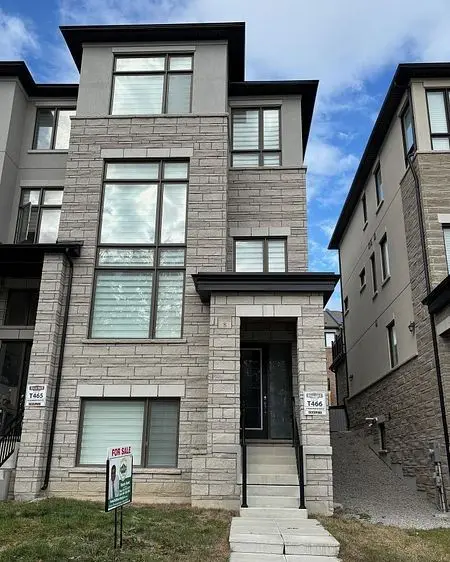 8 Bennington RD, Newmarket, ON L3X 0M8