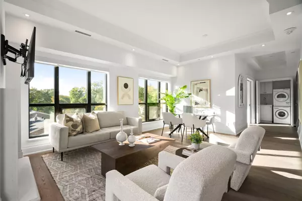 Toronto W08, ON M8X 2T1,4 The Kingsway N/A #504