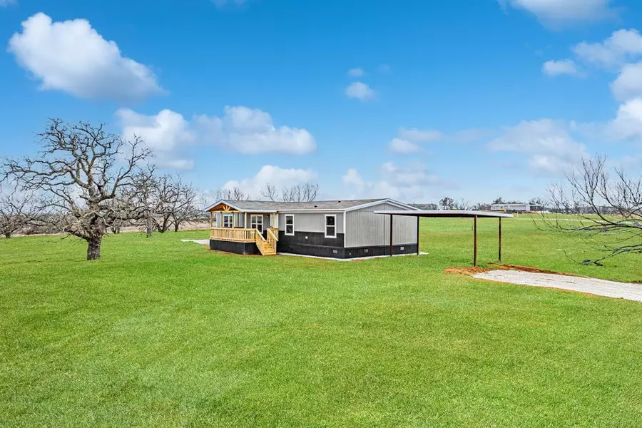 1000 Carnagie Road, Poolville, TX 76487